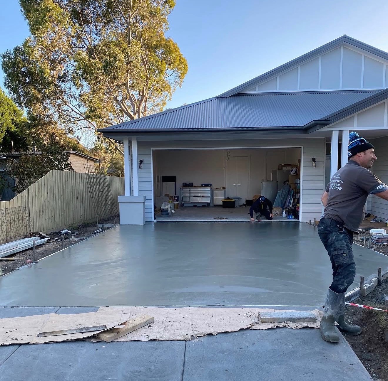 Finished residential driveway pour